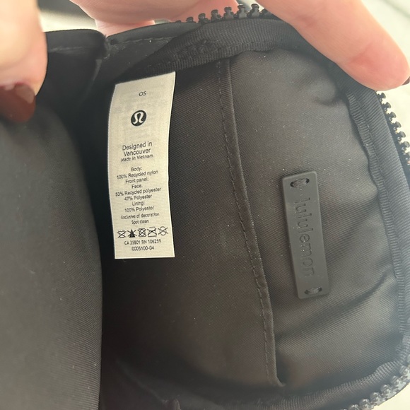 Lululemon Belt Bag in Black - Picture 3 of 6